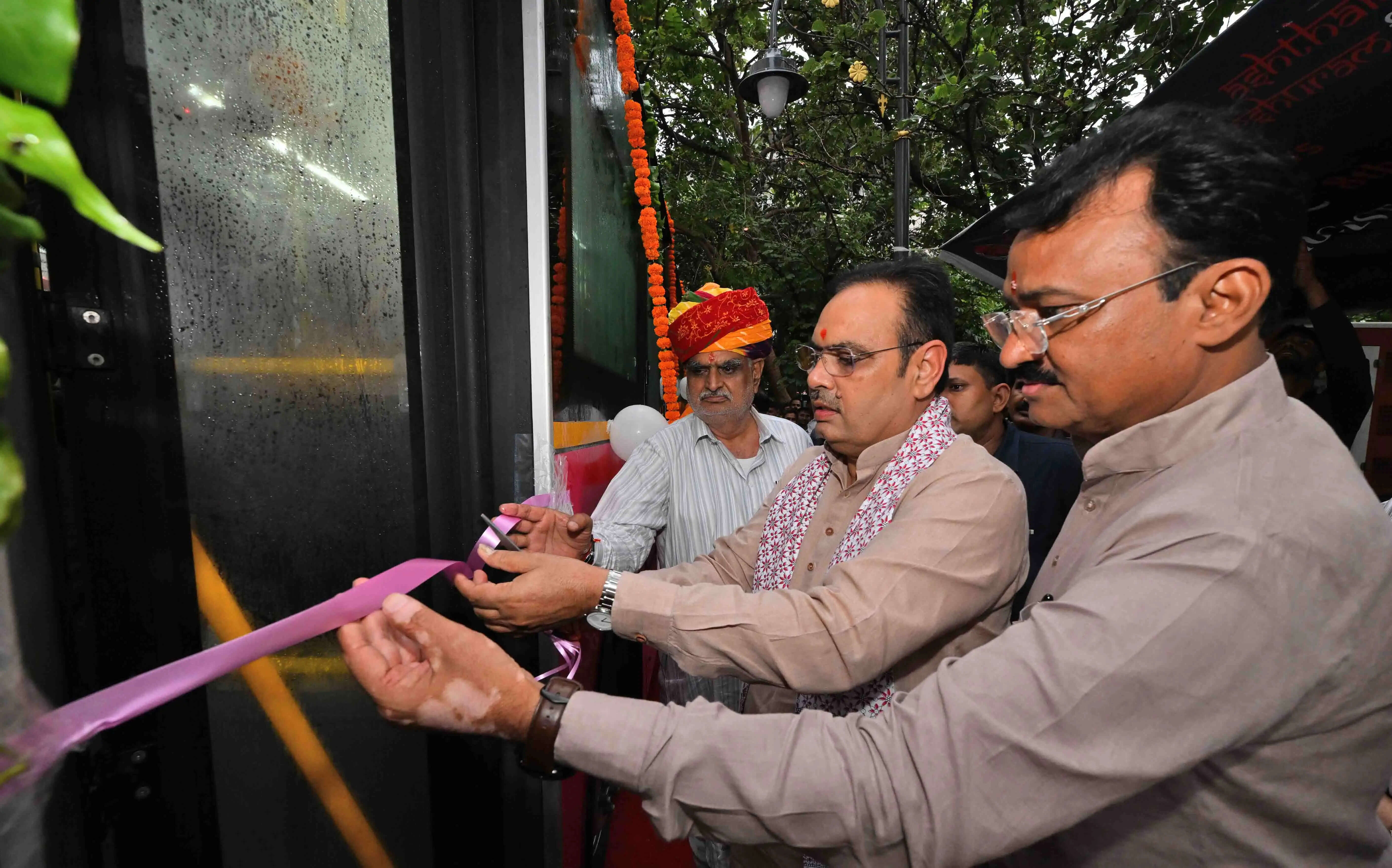 जयपुर में 16 नई ई-बसों का उद्घाटन, सरकार का परिवहन को आधुनिक बनाने का प्रयास