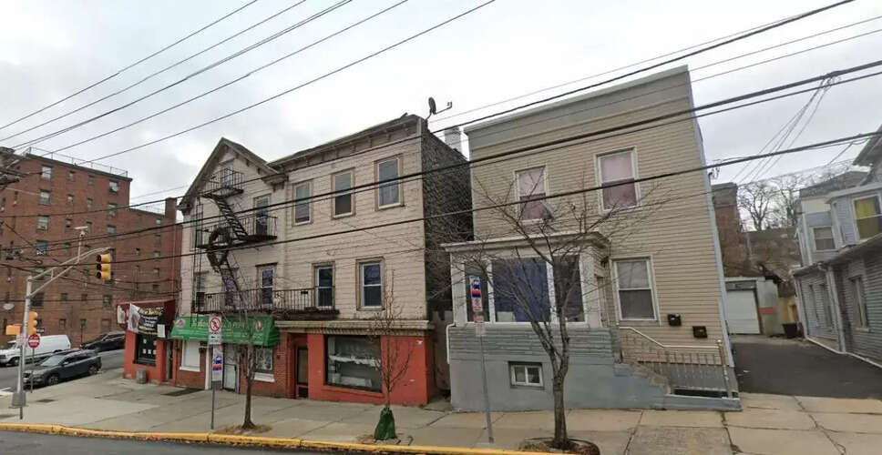 यूनियन सिटी में तीन मंजिला इमारत में भीषण आग