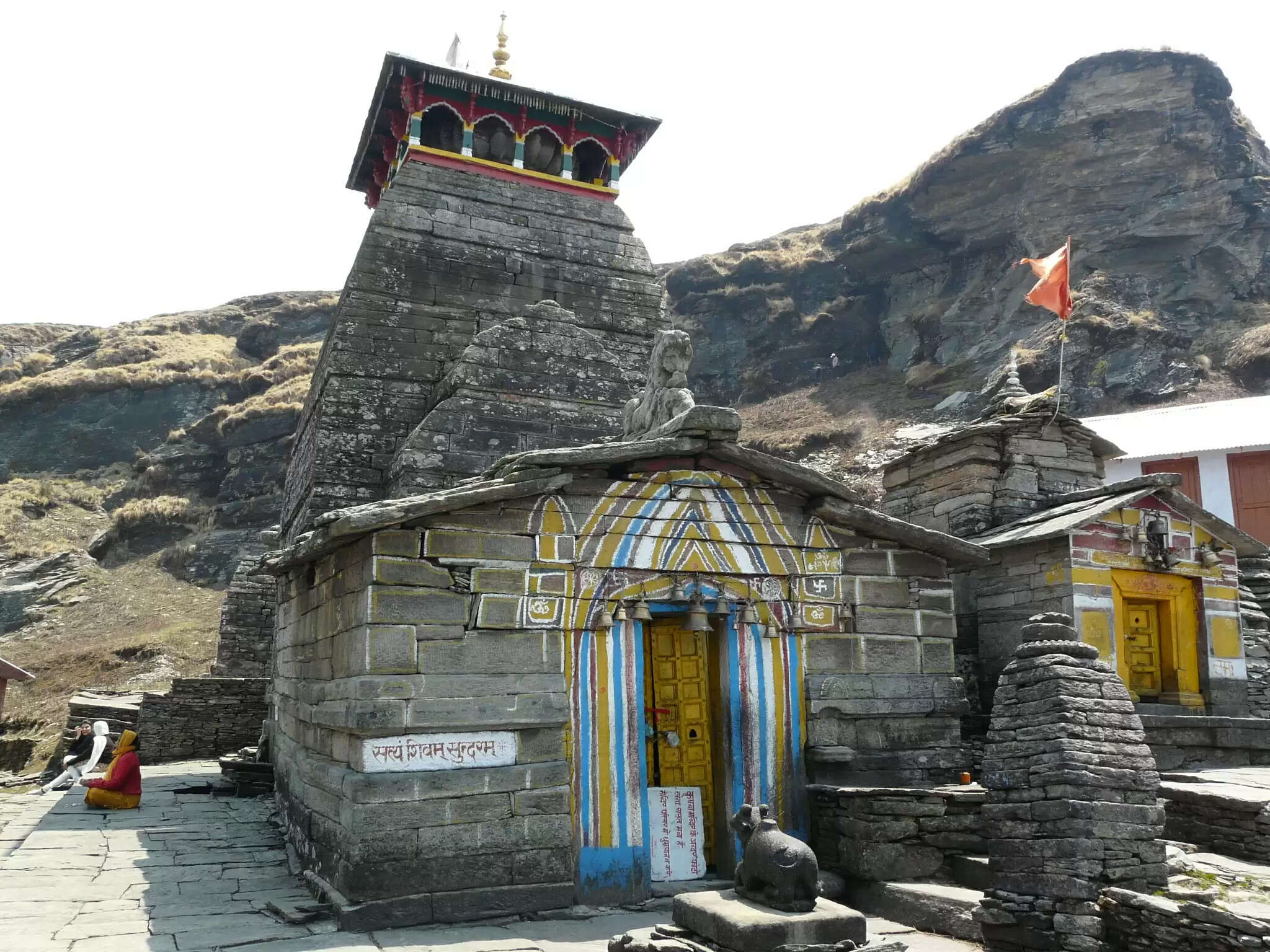 भारत की 9 सबसे चुनौतीपूर्ण धार्मिक यात्राएं: श्रद्धालुओं के लिए खतरनाक सफर