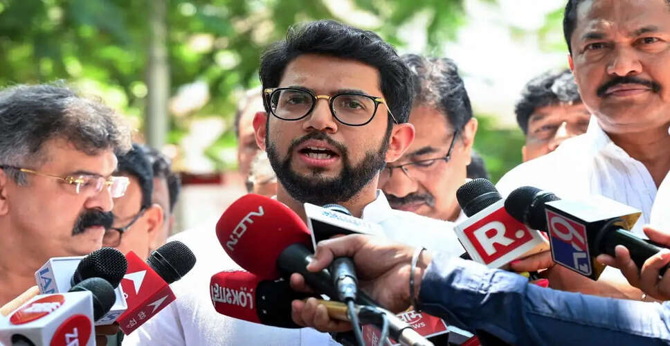 आदित्य ठाकरे ने बागी सांसदों पर साधा निशाना, राजनीतिक वफादारी पर उठाए सवाल