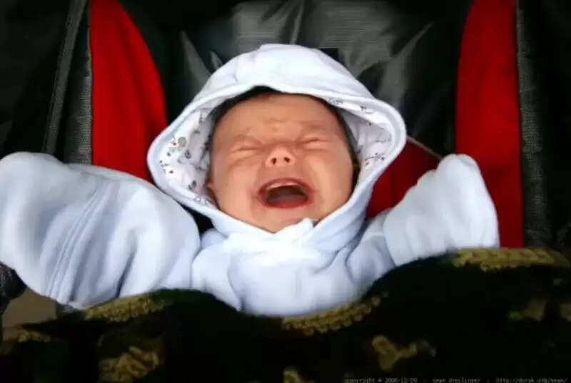 इज़राइल एयरपोर्ट पर माता-पिता ने बच्चे को छोड़कर भागने का अजीब मामला