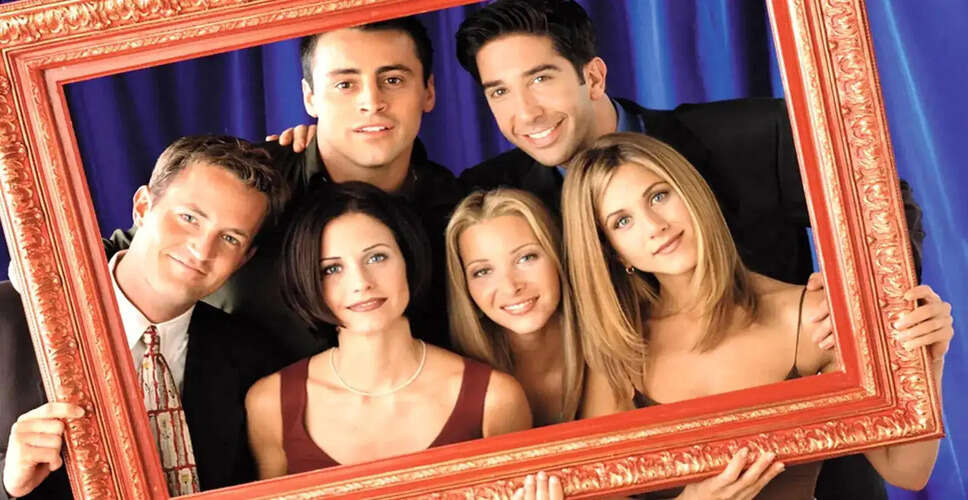 मैथ्यू पेरी की याद में चैरिटी नीलामी: FRIENDS के स्क्रिप्ट और व्यक्तिगत सामान