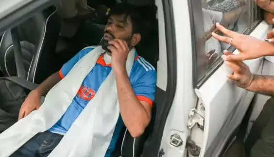 दिल्ली में कॉकरोच जनता पार्टी का प्रदर्शन: अभिजीत दीपके का वायरल वीडियो विवादित