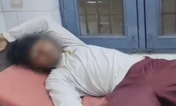 अलीगढ़ में किशोर पर शराब के लिए पैसे न देने पर हुआ बर्बर हमला