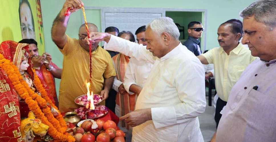 मुख्यमंत्री नीतीश कुमार ने दुर्गा पूजा महोत्सव में भाग लिया