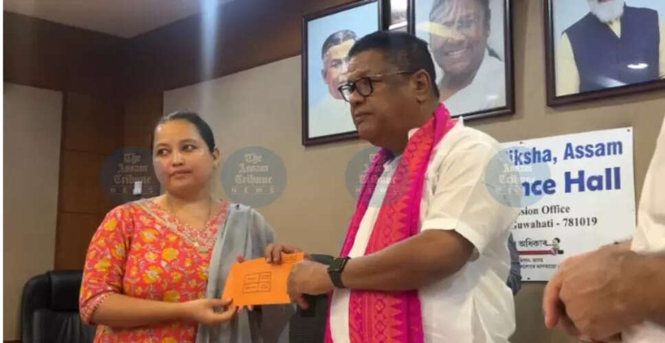 शिक्षा मंत्री ने मृतक शिक्षकों के परिवारों को वित्तीय सहायता प्रदान की