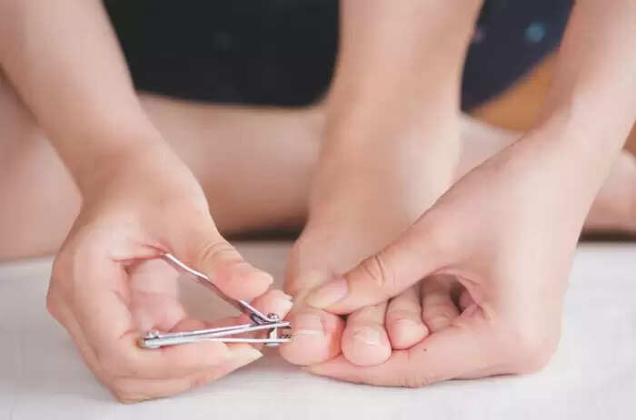 नाखून काटने के लिए शुभ दिन: धार्मिक दृष्टिकोण