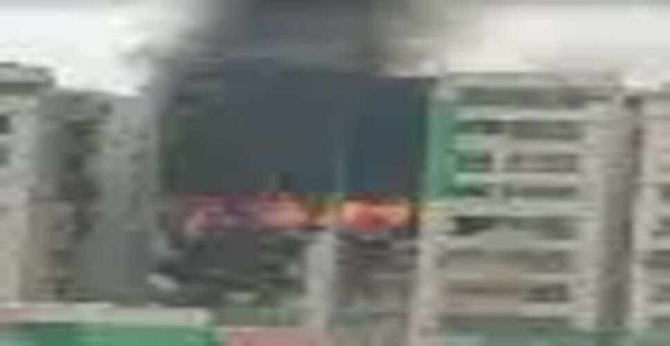 गाजियाबाद में फ्लैट में आग लगने से मची अफरा-तफरी, दमकल ने 3 घंटे में पाया काबू