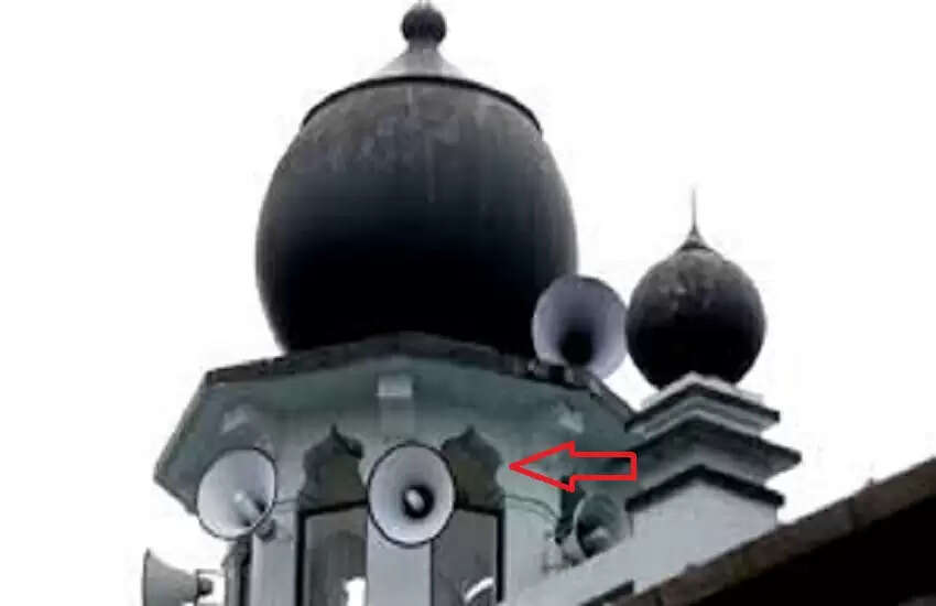 मौलवी साहब का मजेदार वीडियो वायरल, लाउडस्पीकर पर सुनाई दिए खर्राटे