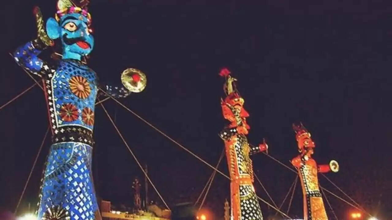 दशहरा पर शिवसेना की दो बड़ी रैलियाँ: राजनीतिक माहौल में शक्ति प्रदर्शन