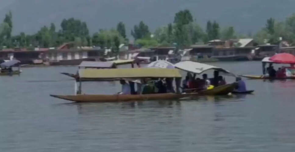 कश्मीर घाटी में गर्मी से राहत नहीं; गर्मी की छुट्टियों के विस्तार पर सरकार कर रही है विचार