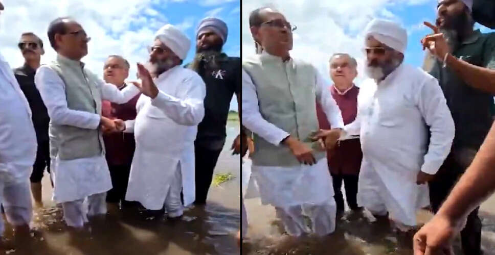 केंद्रीय कृषि मंत्री ने पंजाब में बाढ़ प्रभावित क्षेत्रों का दौरा किया