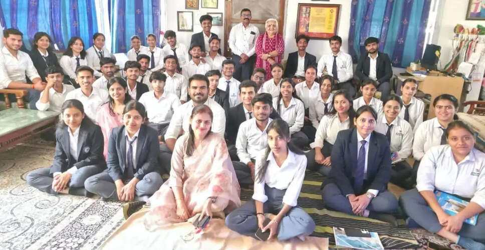 सौर ऊर्जा की क्रांति: इंदौर के सनावादिया गांव में विज्ञान दिवस का उत्सव