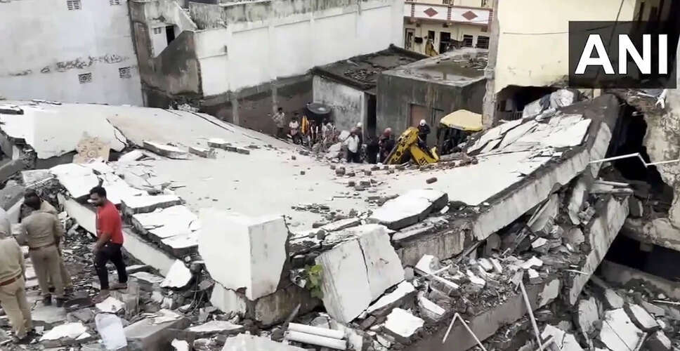 ठाणे में आवासीय इमारत की दीवार ढही, कोई घायल नहीं