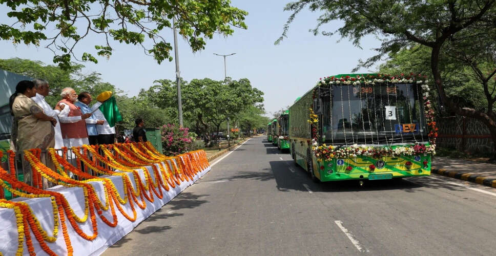 दिल्ली में 200 इलेक्ट्रिक बसों का शुभारंभ, स्वच्छता की दिशा में नया कदम