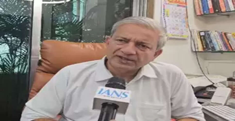 सीएम देवेंद्र फडणवीस से मिले मयंक गांधी, किसानों के मुद्दों पर की चर्चा