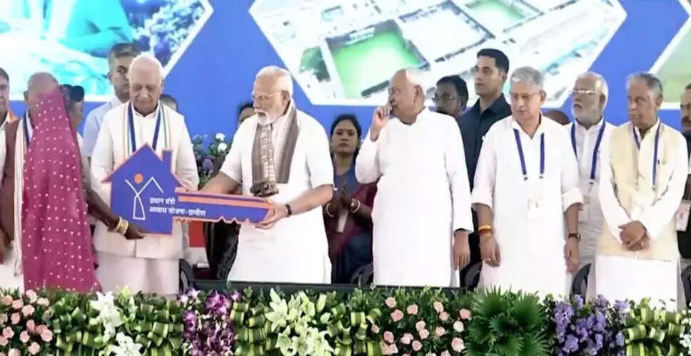 बोधगया में पीएम मोदी ने 12,992 करोड़ रुपये के विकास परियोजनाओं का उद्घाटन किया