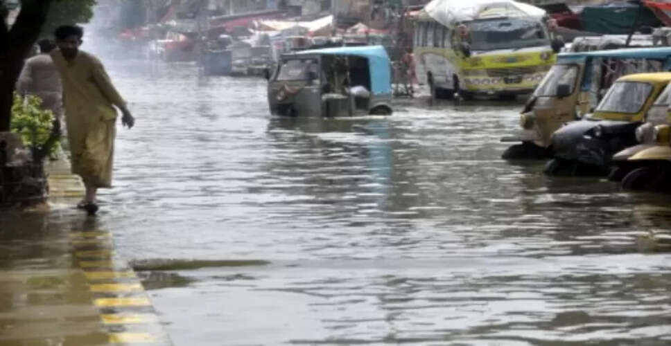 पाकिस्तान में भारी बारिश से दो लोगों की मौत, 11 घायल