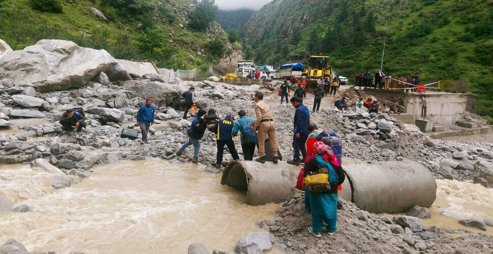 उत्तराखंड में बाढ़ और भूस्खलन से 10 लोग लापता, राहत कार्य जारी