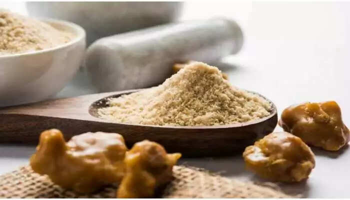 हींग के सेवन के लाभ और हानियाँ: जानें सावधानियाँ