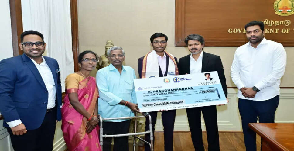 तमिलनाडु के मुख्यमंत्री ने शतरंज के सितारे प्रग्नानंद को सम्मानित किया