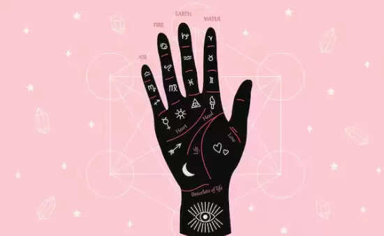 हस्तरेखा विज्ञान: जानिए आपके हाथ की रेखाएं क्या कहती हैं