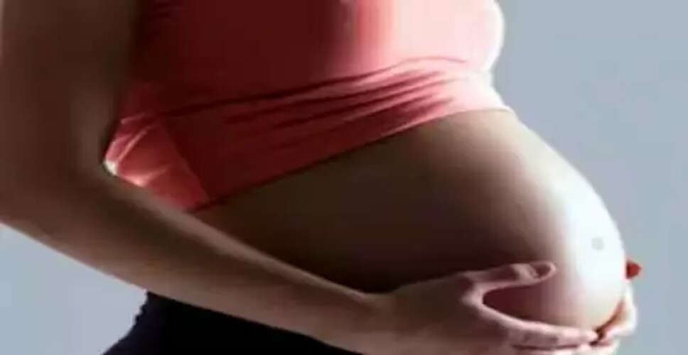 गर्भावस्था में हेयर कटिंग और बाल रंगाने के मिथक: सच्चाई क्या है?