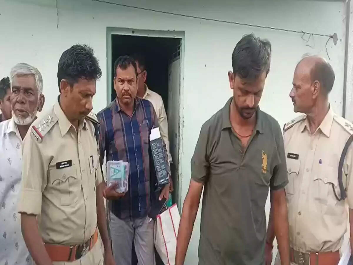 मदरसे में नकली नोटों का बड़ा खुलासा, पुलिस ने की कार्रवाई