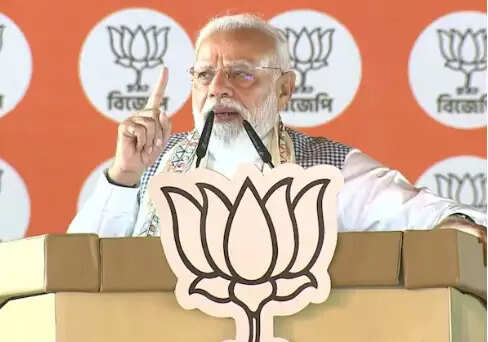 पीएम मोदी ने कूचबिहार में चुनावी रैली में ममता बनर्जी पर साधा निशाना