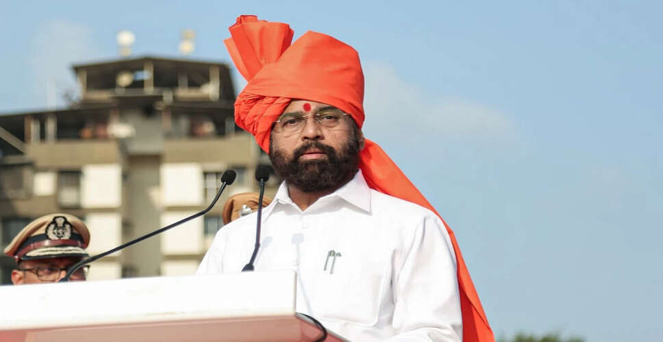 राहुल गांधी के आरोपों से महाराष्ट्र में राजनीतिक हलचल, फडणवीस के इस्तीफे की मांग