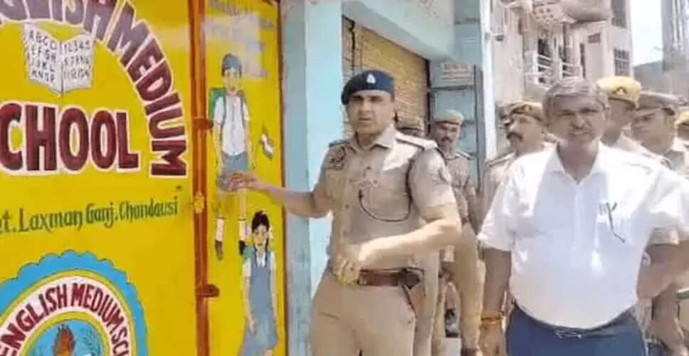 चंदौसी में सरकारी भूमि पर अवैध कब्जे के दौरान इंग्लिश स्कूल में मिली कुर्बानी का गोबर