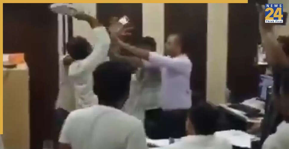 उत्तर प्रदेश में बीजेपी नेता ने दलित इंजीनियर पर जूते से हमला किया