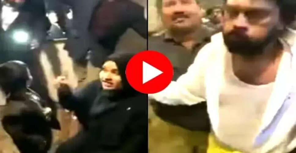 तीसरी शादी के लिए पहुंचे पति की पहली पत्नी ने मचाया बवाल, देखें मजेदार वीडियो