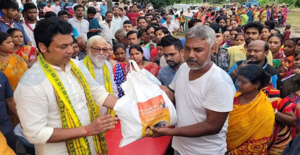 त्रिपुरा में बाढ़ राहत कार्यों की समीक्षा के लिए पहुंचे केंद्रीय स्वास्थ्य मंत्री