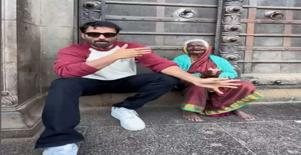 बुजुर्ग महिला की सुरीली आवाज में खोए सोनू सूद, कहा- 'हुनर तो सभी में होता है'