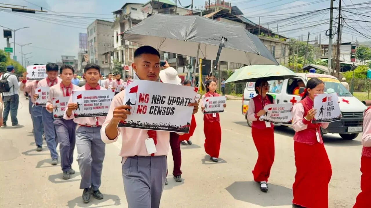 मणिपुर में जनगणना स्थगित करने की मांग को लेकर विशाल रैली