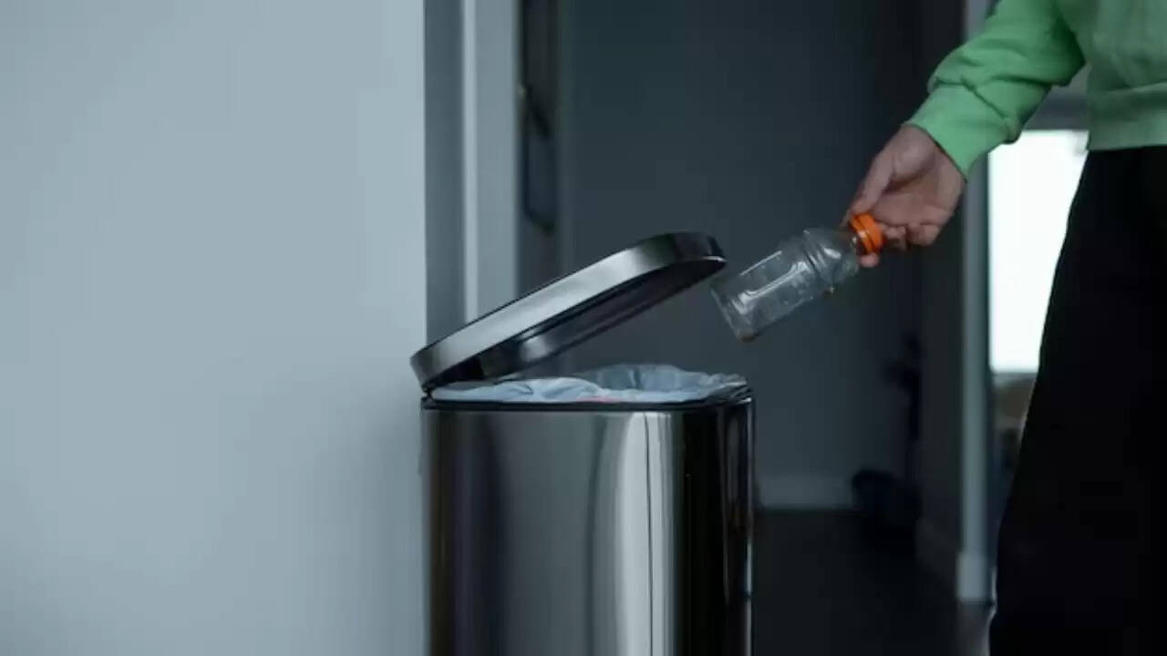 वास्तु शास्त्र के अनुसार कूड़ेदान रखने की सही दिशा