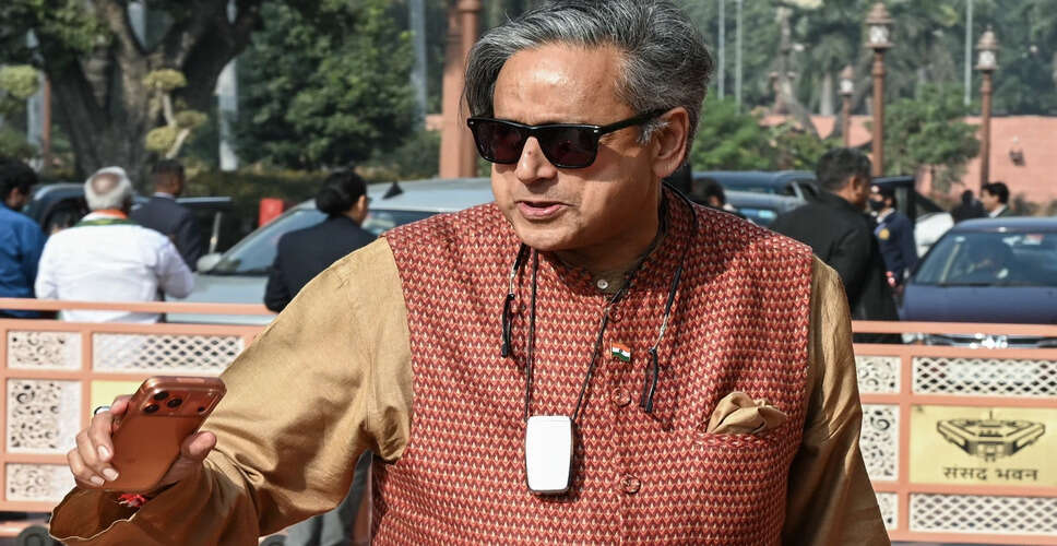 शशि थरूर का बीसीसीआई से अनुरोध: उत्तर भारत के मैच दक्षिण भारत में आयोजित करें