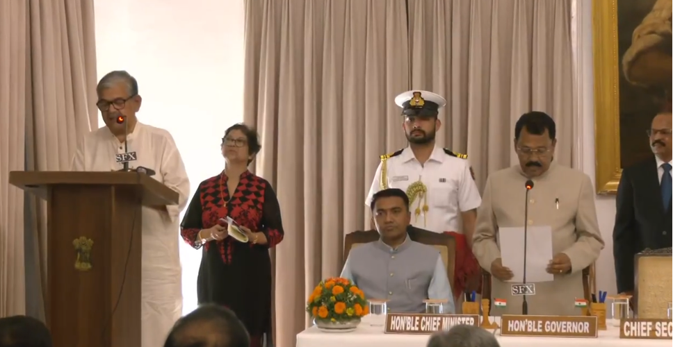 गोवा में कांग्रेस से आए एलेक्सो सेक्वेरा ने मंत्री पद की शपथ ली