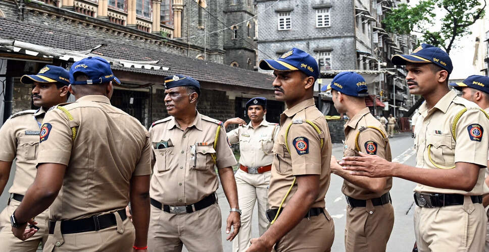 मुंबई में देवी दुर्गा की प्रतिमा को लेकर झड़प, सात लोग गिरफ्तार
