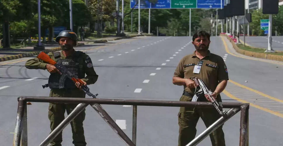 ट्रंप ने पाकिस्तान में शांति वार्ता के लिए अधिकारियों को भेजा