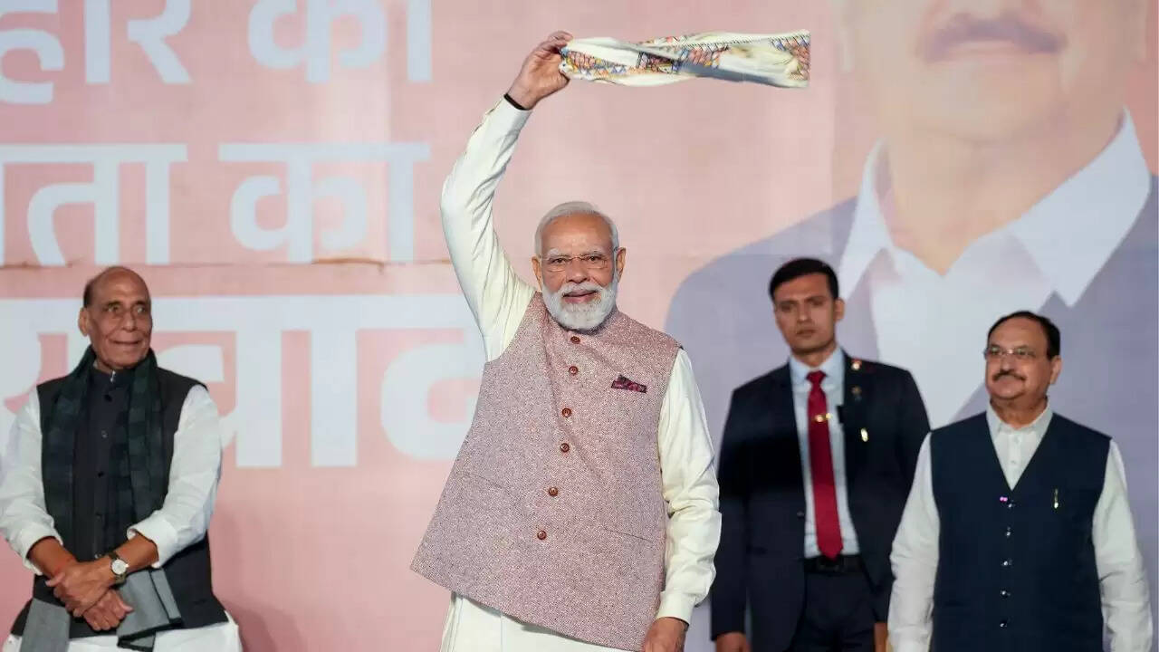 प्रधानमंत्री मोदी की गुजरात यात्रा और बिहार चुनाव की प्रमुख घटनाएं