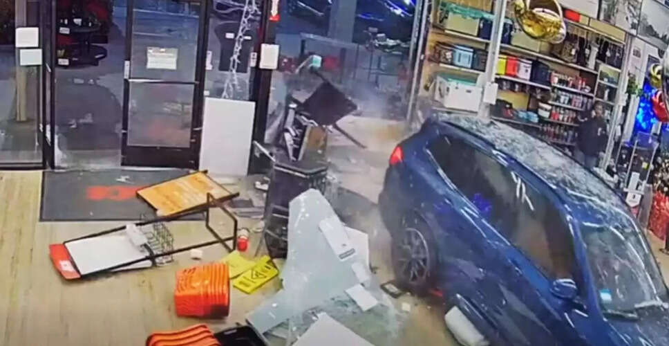 तेज रफ्तार SUV ने हार्डवेयर स्टोर में मचाई तबाही, CCTV में कैद हुआ हादसा