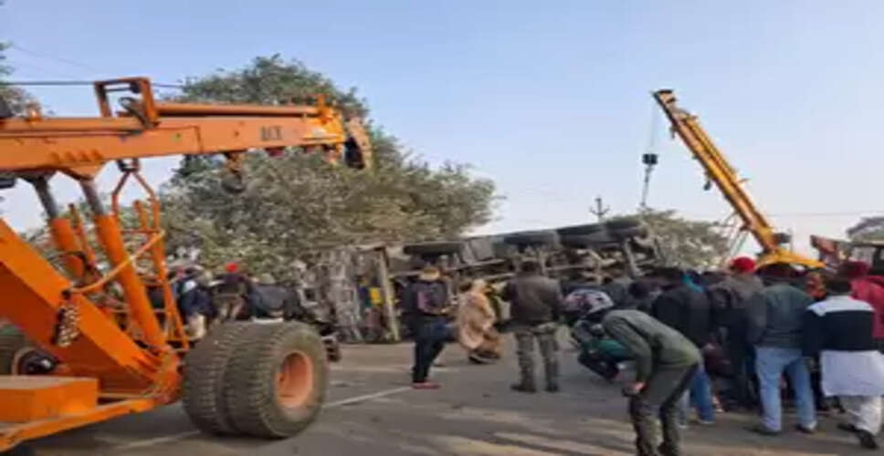 झारखंड : रामगढ़ में भीषण सड़क हादसे में तीन स्कूली बच्चों सहित चार की मौत, आठ घायल