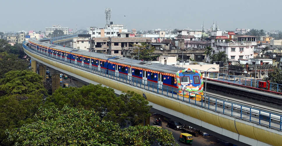 कोलकाता में मेट्रो सेवाएं 50 मिनट तक रहीं बाधित