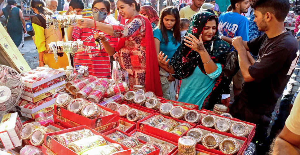 महिला कर्मचारियों को करवा चौथ पर पारंपरिक परिधान पहनने की अनुमति