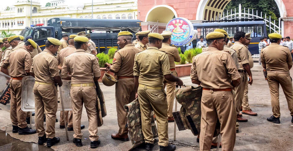 मथुरा में देह व्यापार का भंडाफोड़, कई महिलाएं बचाई गईं