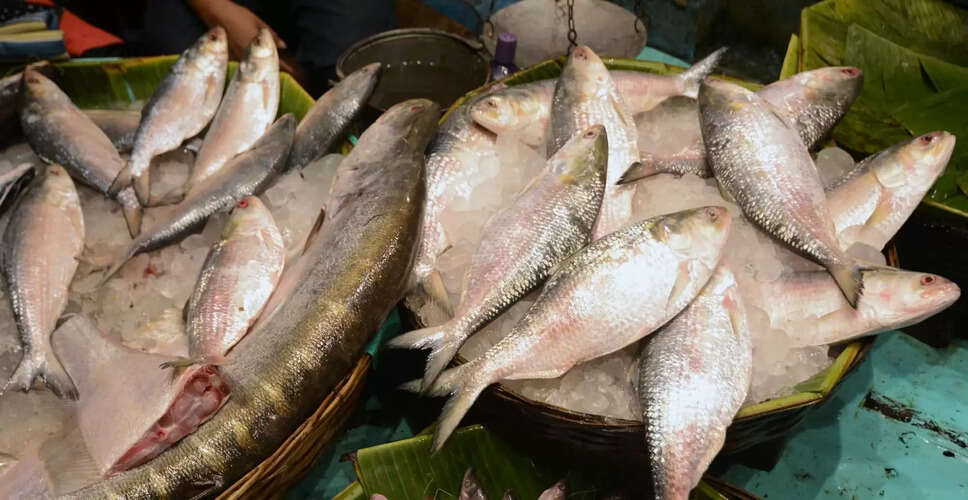 भाई दूज से पहले, कोलकाता में मछली और मीट की कीमतें छू रही आसमान