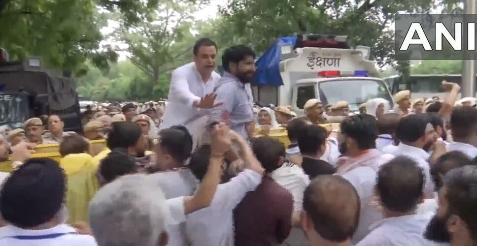 कांग्रेस का जम्मू-कश्मीर को राज्य का दर्जा देने के लिए जंतर-मंतर पर प्रदर्शन