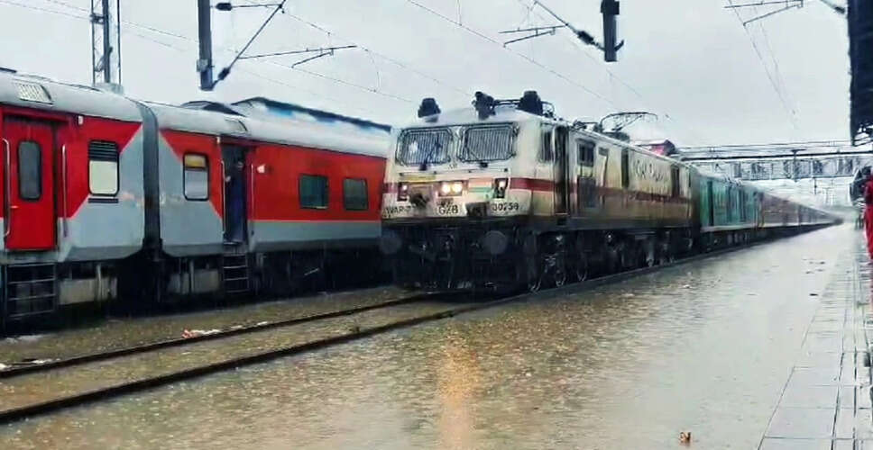 जम्मू में बारिश के कारण यात्री ट्रेन फंसी, बचाव अभियान जारी
